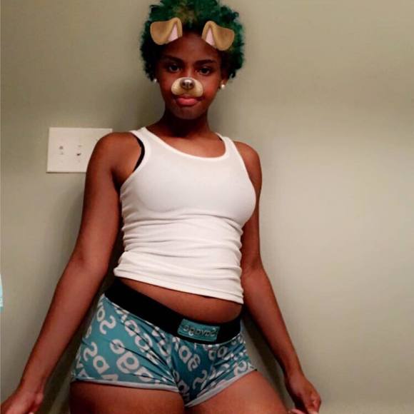 Meet your Posher, Danielle - Picture 1 of 1